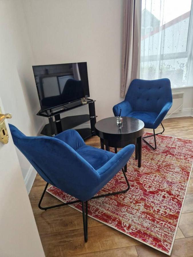 Beautiful 1-Bed Apartment In Корк Экстерьер фото
