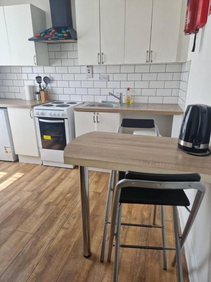 Beautiful 1-Bed Apartment In Корк Экстерьер фото