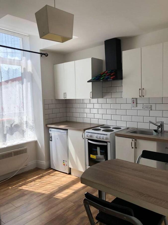 Beautiful 1-Bed Apartment In Корк Экстерьер фото