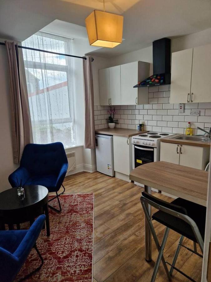 Beautiful 1-Bed Apartment In Корк Экстерьер фото